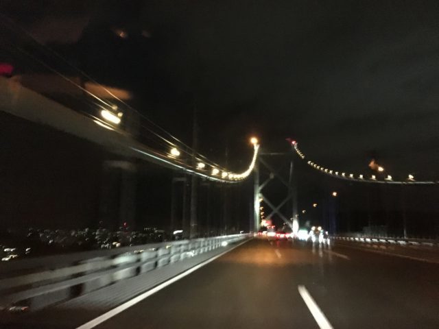 夜の橋の写真