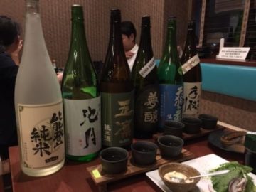 和台の日本酒飲み比べ写真