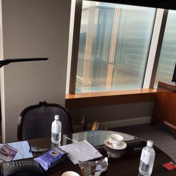 リッツ東京の部屋と午前の景色