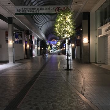 深夜の仙台アーケード商店街