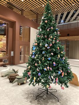 県立図書館のクリスマスツリー